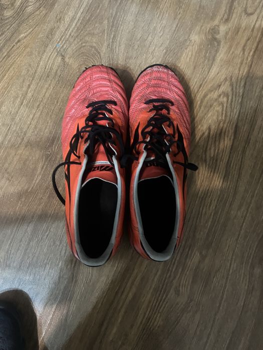 Оригинални бутонки Mizuno