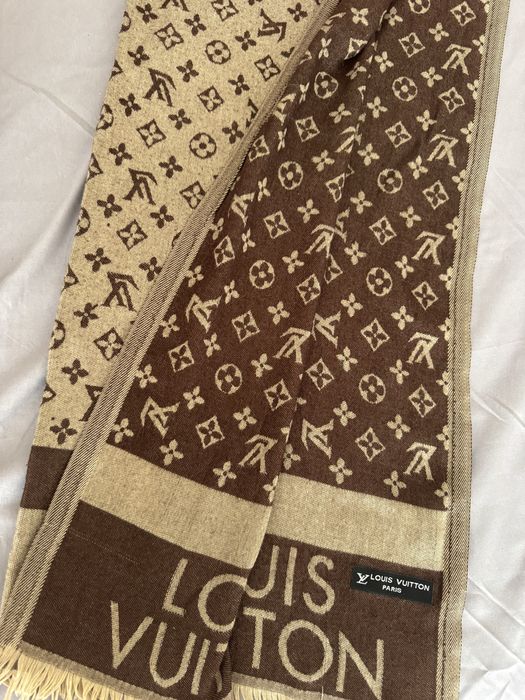 Vand esarfa Luis Vuitton