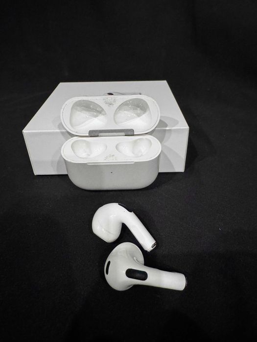 Apple AirPods 3 (2021) + MagSafe кейс — работещи, оригинални