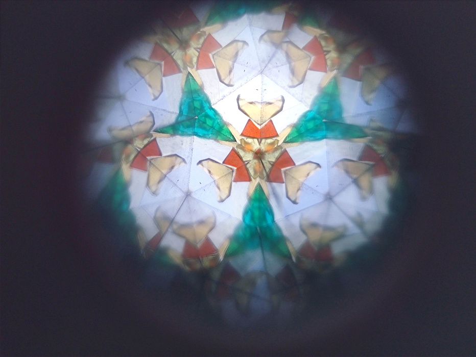 Продавам голям детски калейдоскоп