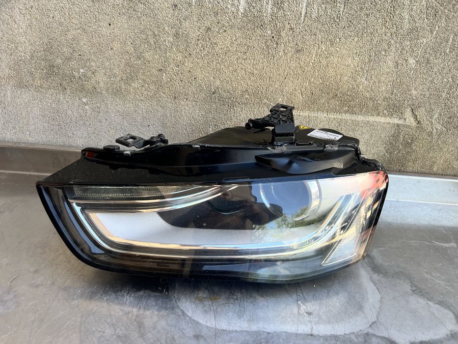 Far stanga bixenon fara adaptiv si led Audi A4 B8 Facelift cu DEFECT