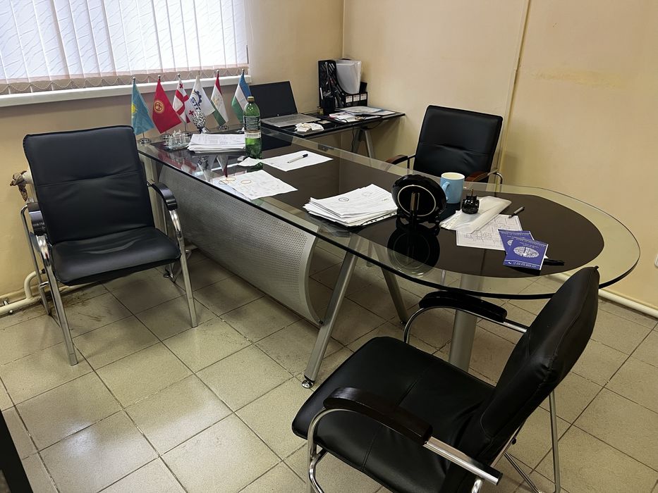 Офисная мебель в отличном состоянии