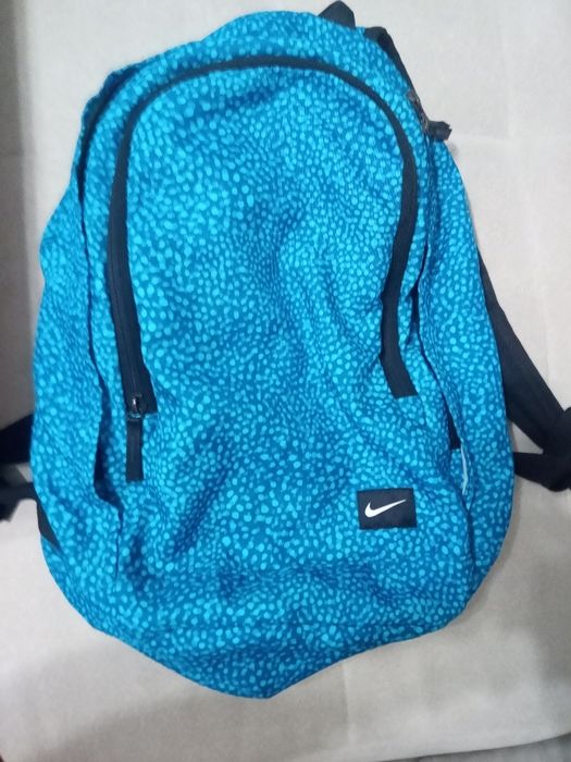 Лека раница nike