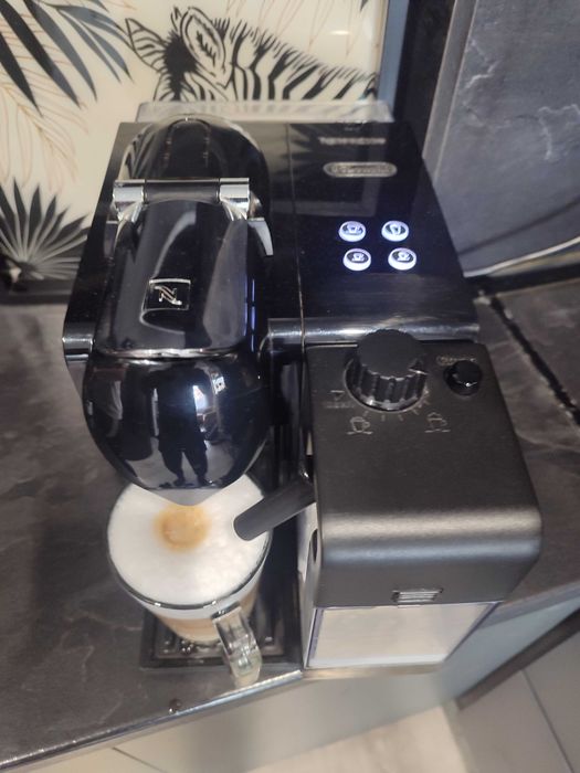 DeLonghi Nespresso Lattissima