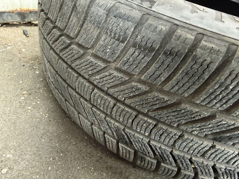 Set Anvelope Iarna Continental 245/45/18 TS870P