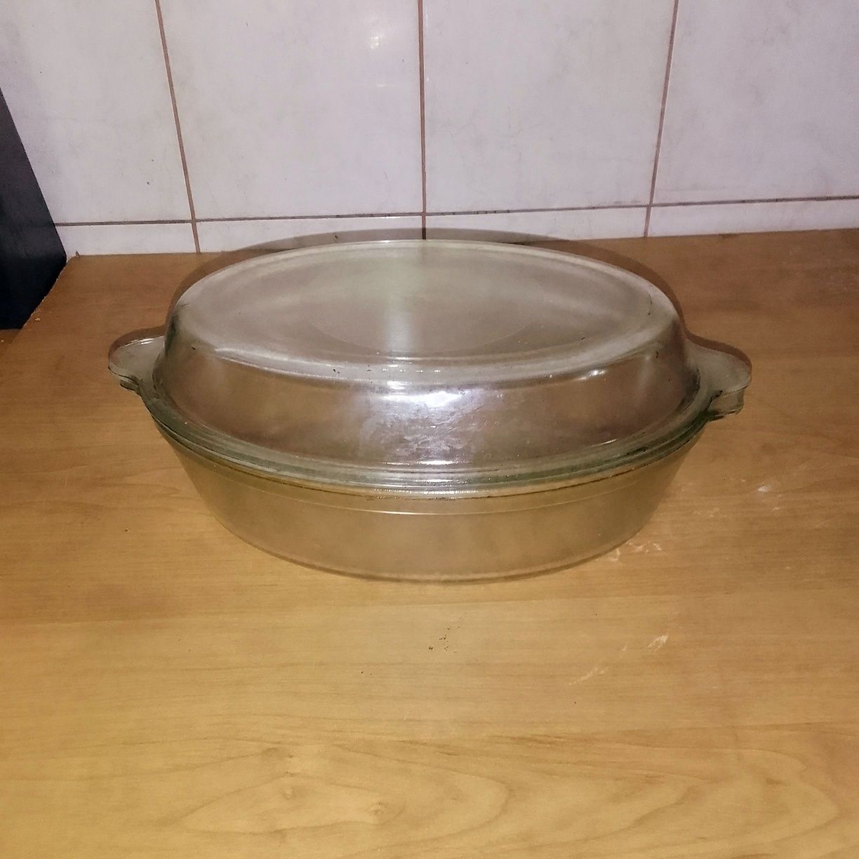 Продам стеклянную утятницу.