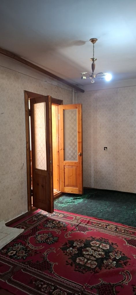 Продаю квартиру Яшнабадский р-он Асалабод. 1-ком 1-этаж 4-этажном Доме
