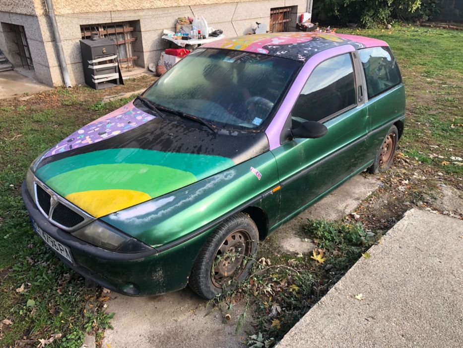 Lancia Y цяла или на части
