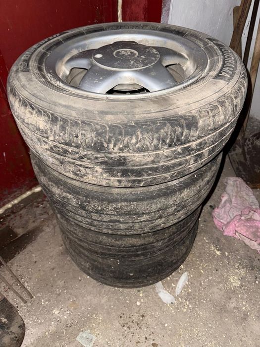 Продам резину летнию с дисками