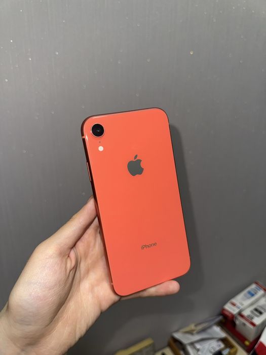 Iphone XR в кораловом цвете