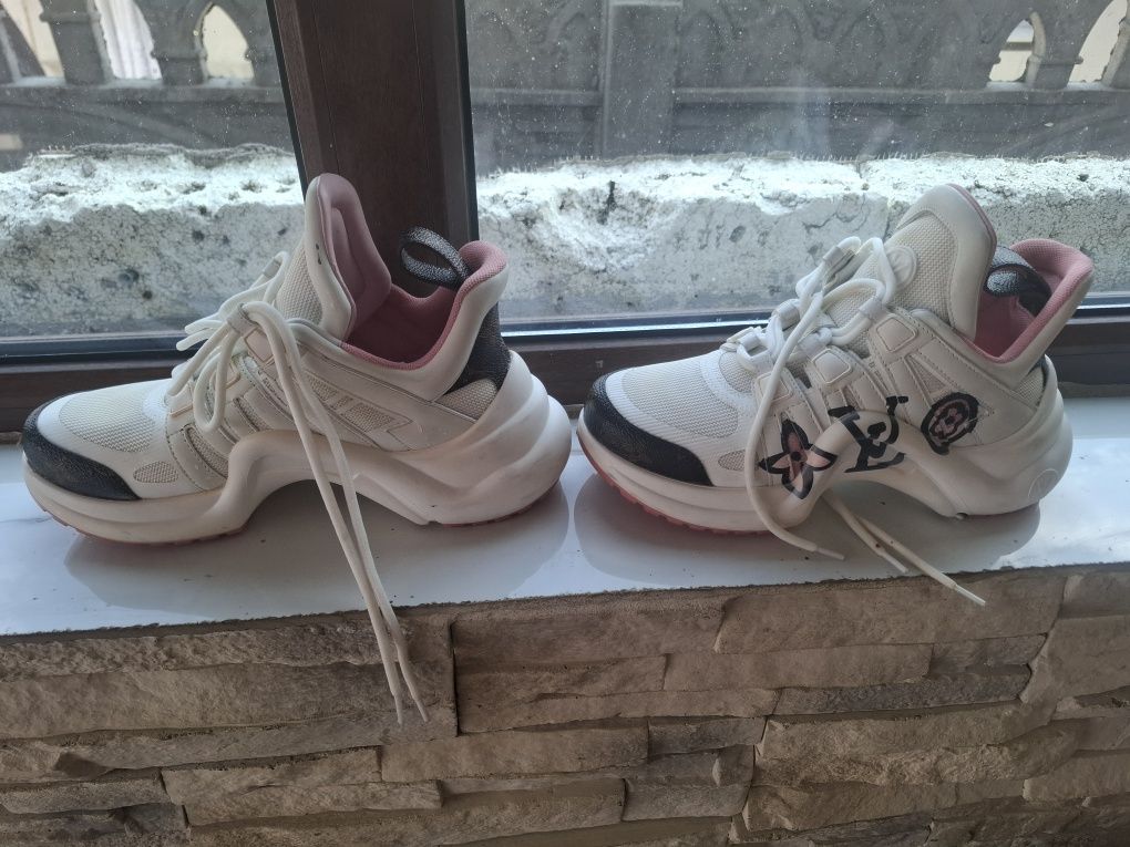 Adidasi originali Louis Vuitton dama nr 37