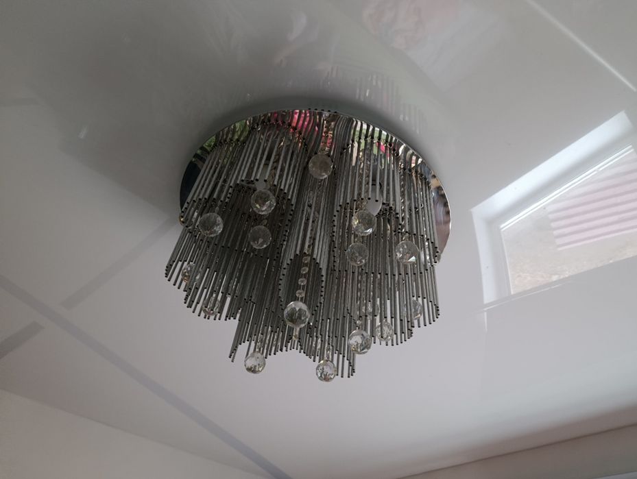 Продам люстру. .