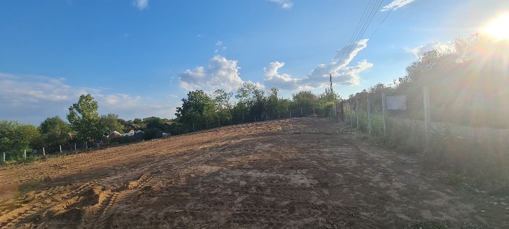 Excavator de inchiriat/Cilindru compactor