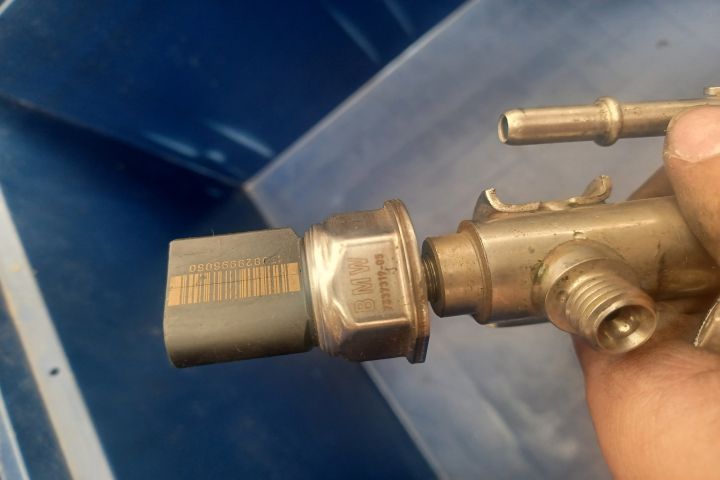 Rampa injectoare 7562474 7537319 05 BMW Seria 5 E60/E61 [facelift] [2