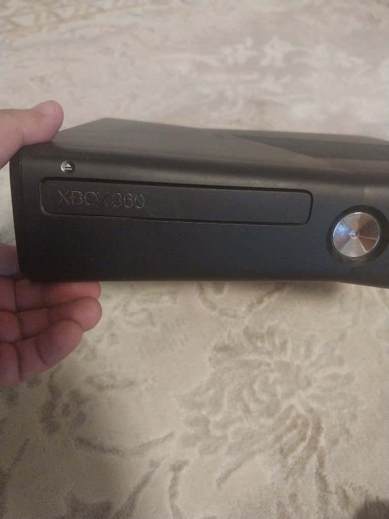 Продаю XBOX 360 series 500 GB  в отличном состоянии.