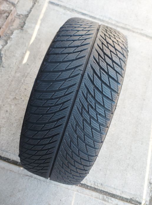O bucată 245/45 R18 M+S iarnă - una Michelin Nokian Goodyear Nexen