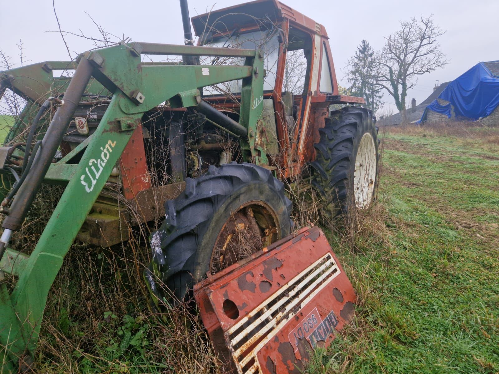 Dezmembrez tractor fiat 980