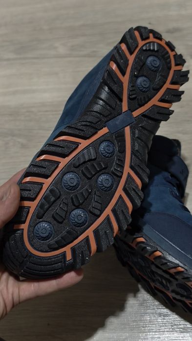 Кроссовки утеплённые