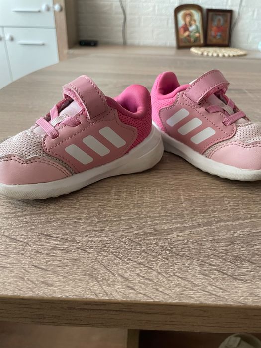 Маратонки адидас