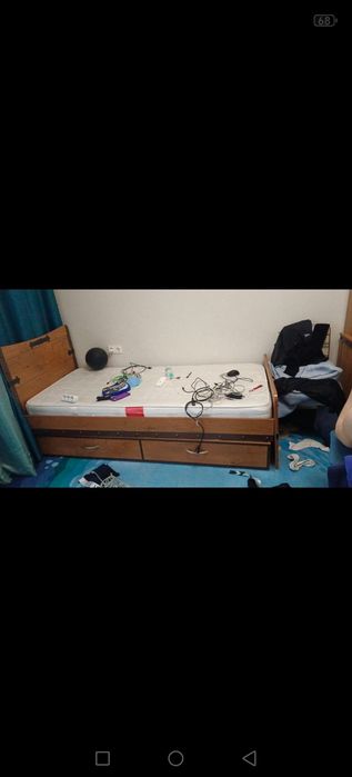 Продам кроватку детскую и стол письменный