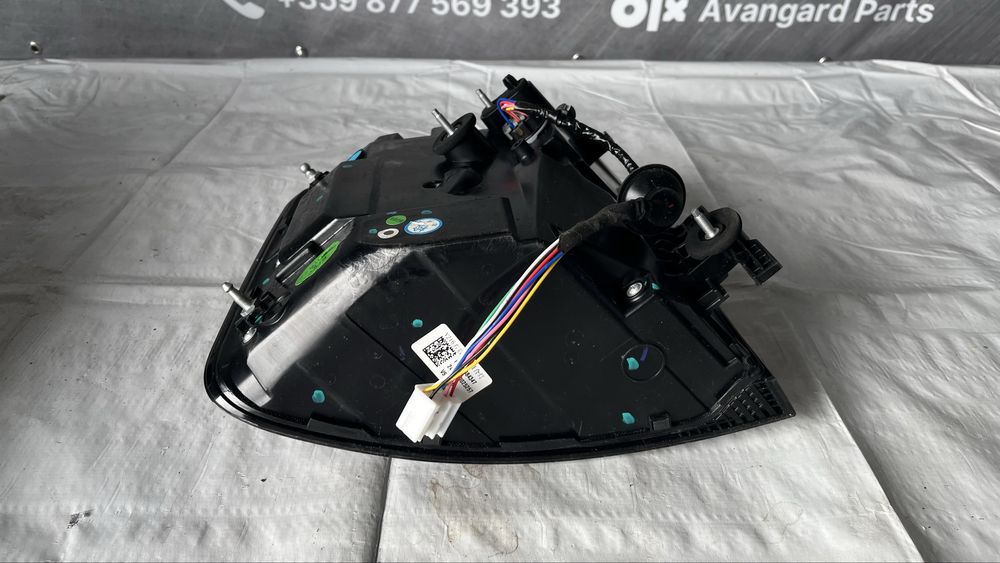 Ляв и десен стоп Volvo EX30 2023-
