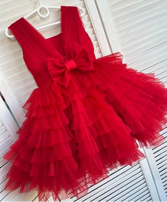 Rochie nouă, deosebit de frumoasă