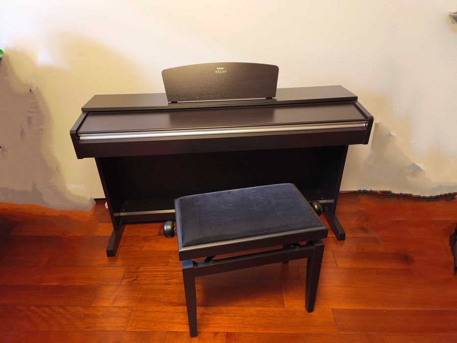 Pian digital Yamaha YDP-135 ARIUS