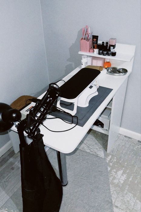 СРОЧНО! Маникюрный столик 20 000 Тг