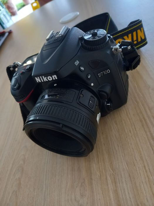 Aparat foto Nikon D7100 si 18-140mm & 35mm