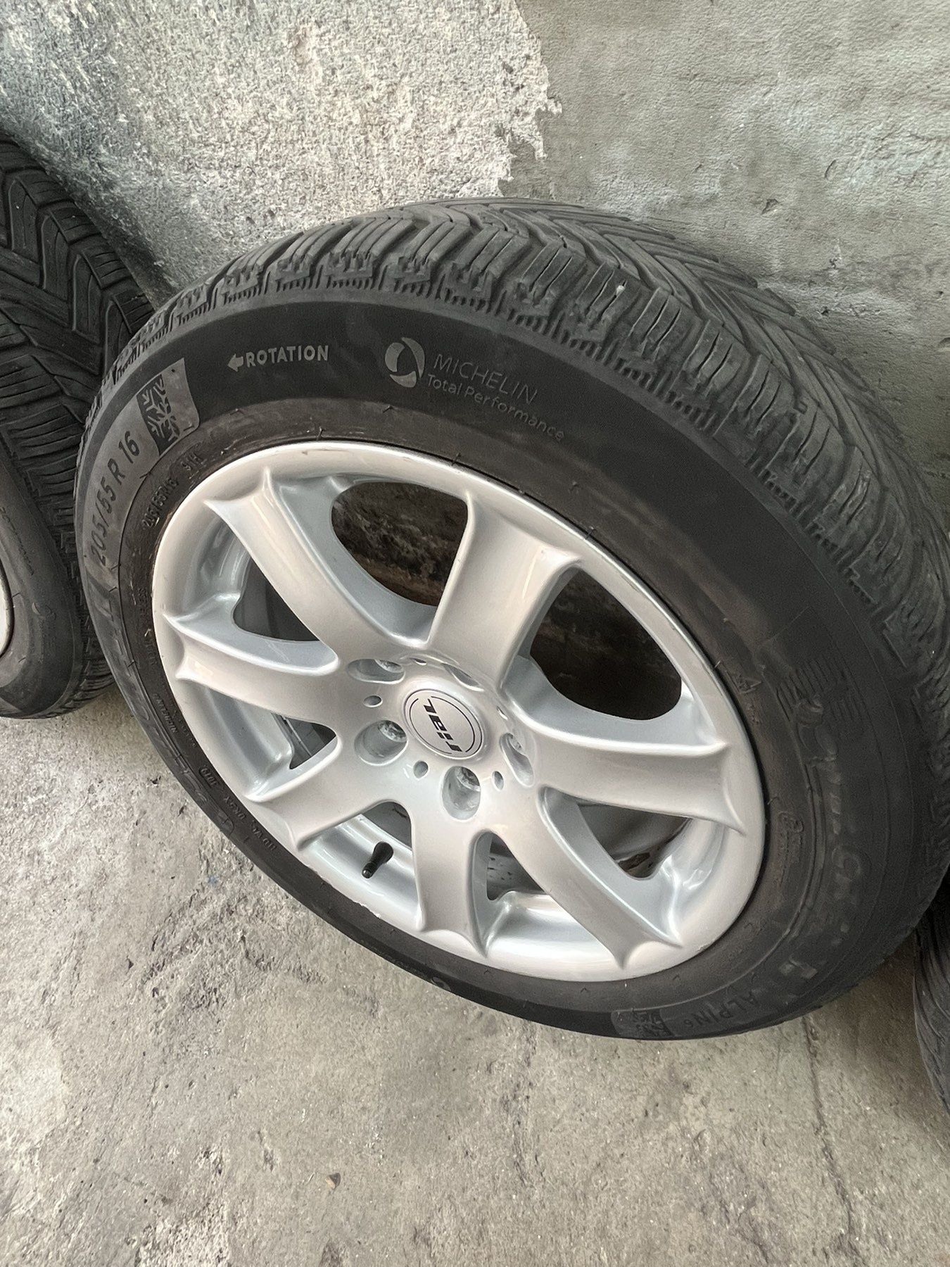 Джанти с гуми 5x120 R16