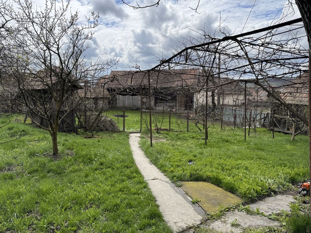 Casa cu teren de vanzare