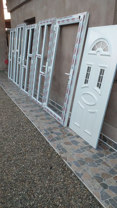 Tâmplărie pvc cu sticlă termopan.
