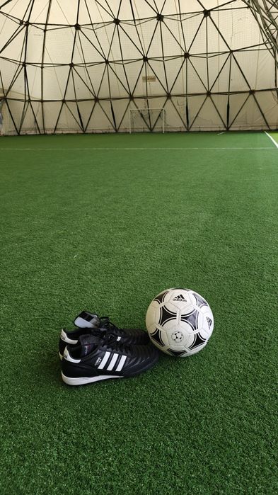 Ghete de fotbal Adidas Mundial