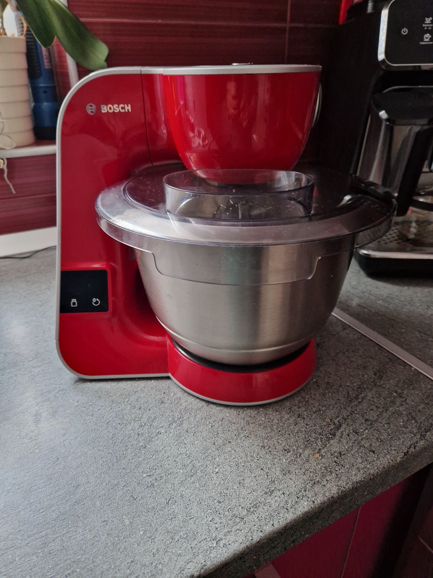 Robot de bucatarie Bosch Mum5 cu cantar integrat plus multe accesorii