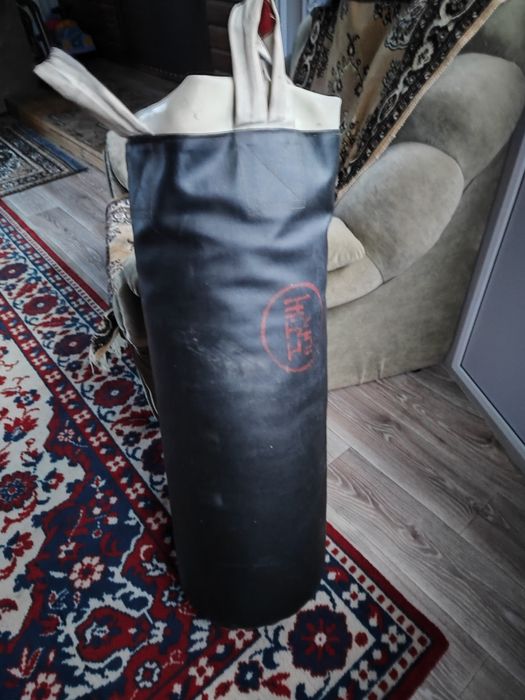 Продам боксёрскую грушу в отличном состоянии