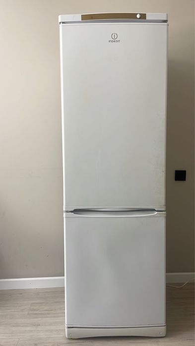 Холодильк в отличном состоянии! Рабочий !