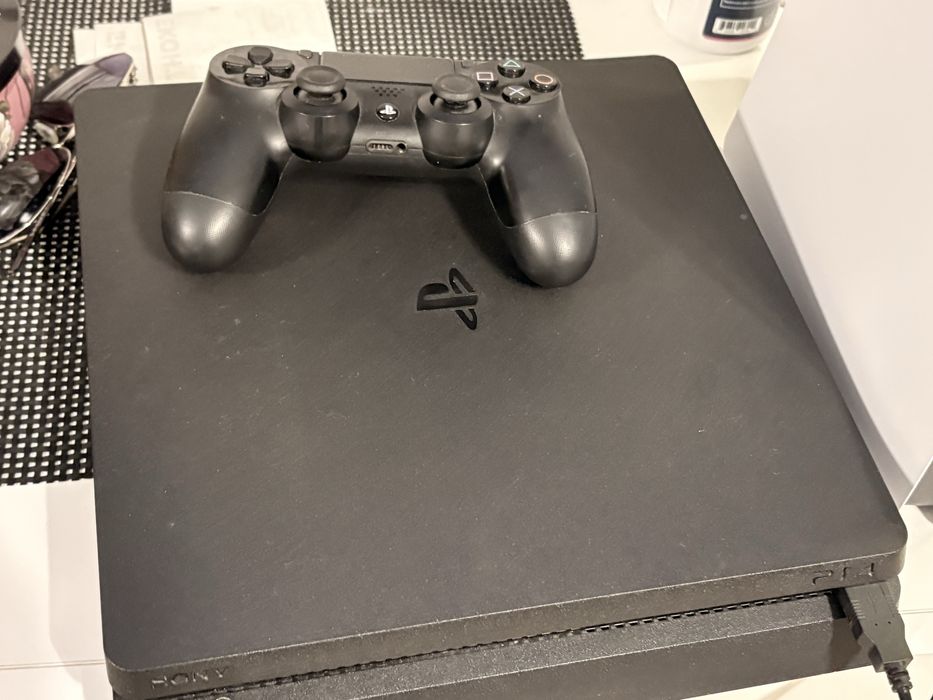 Продава плейстейшън 4