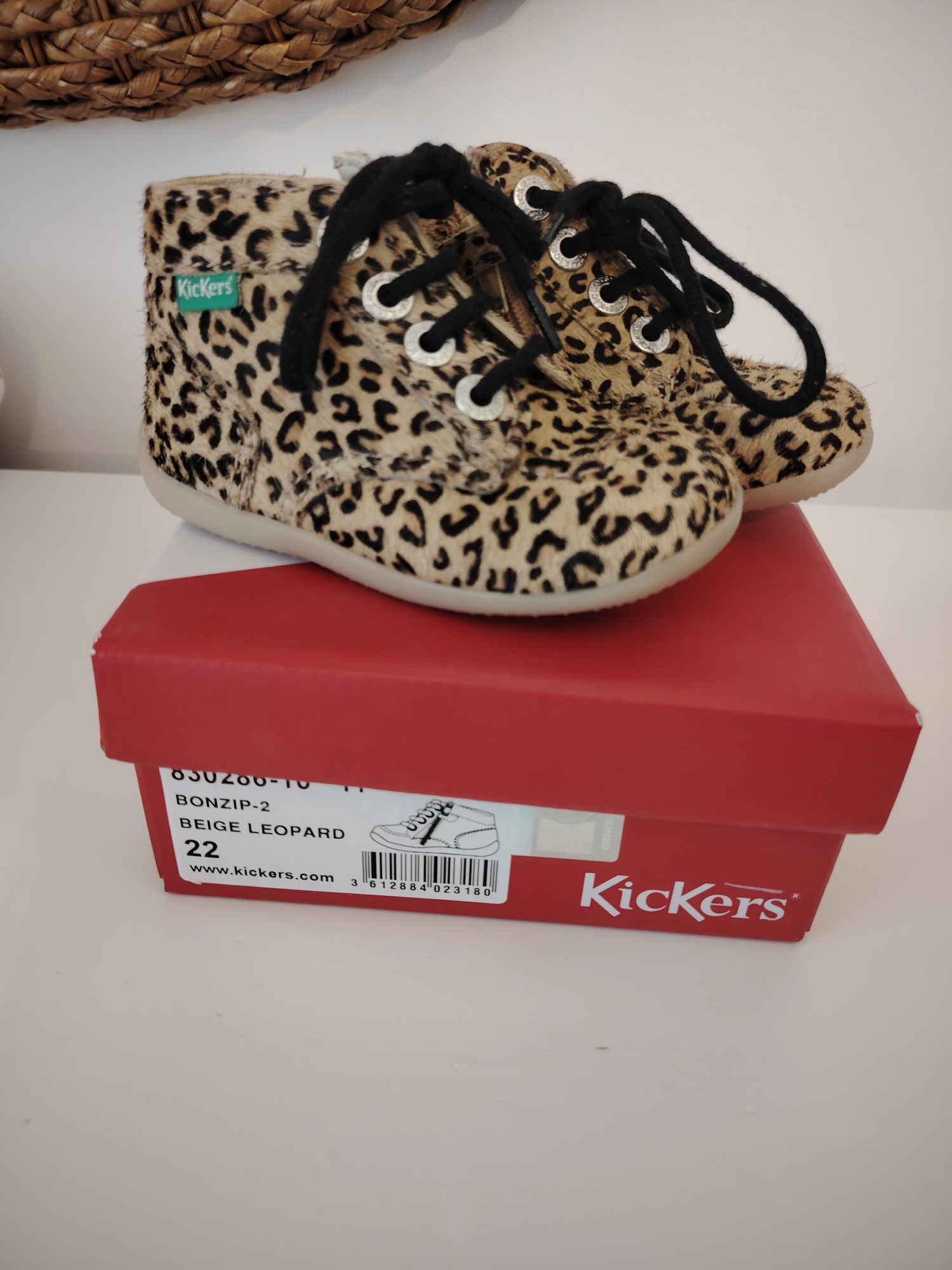 Pantofi din piele Kickers, mărimea 22 impecabili