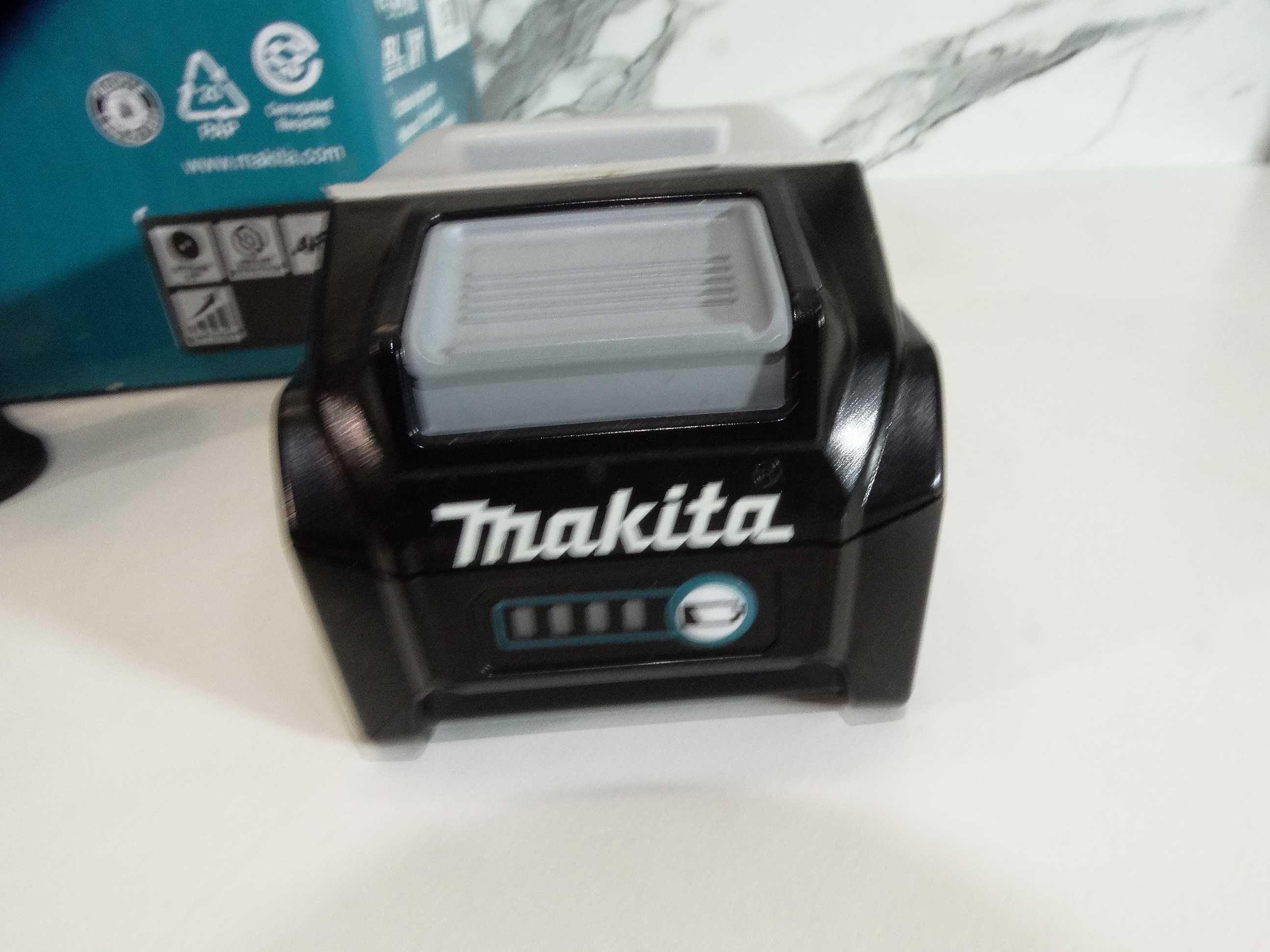 Makita GA 008 / XGT / 40 V / 2 x 4.0 Ah - Акумулаторен ъглошлайф