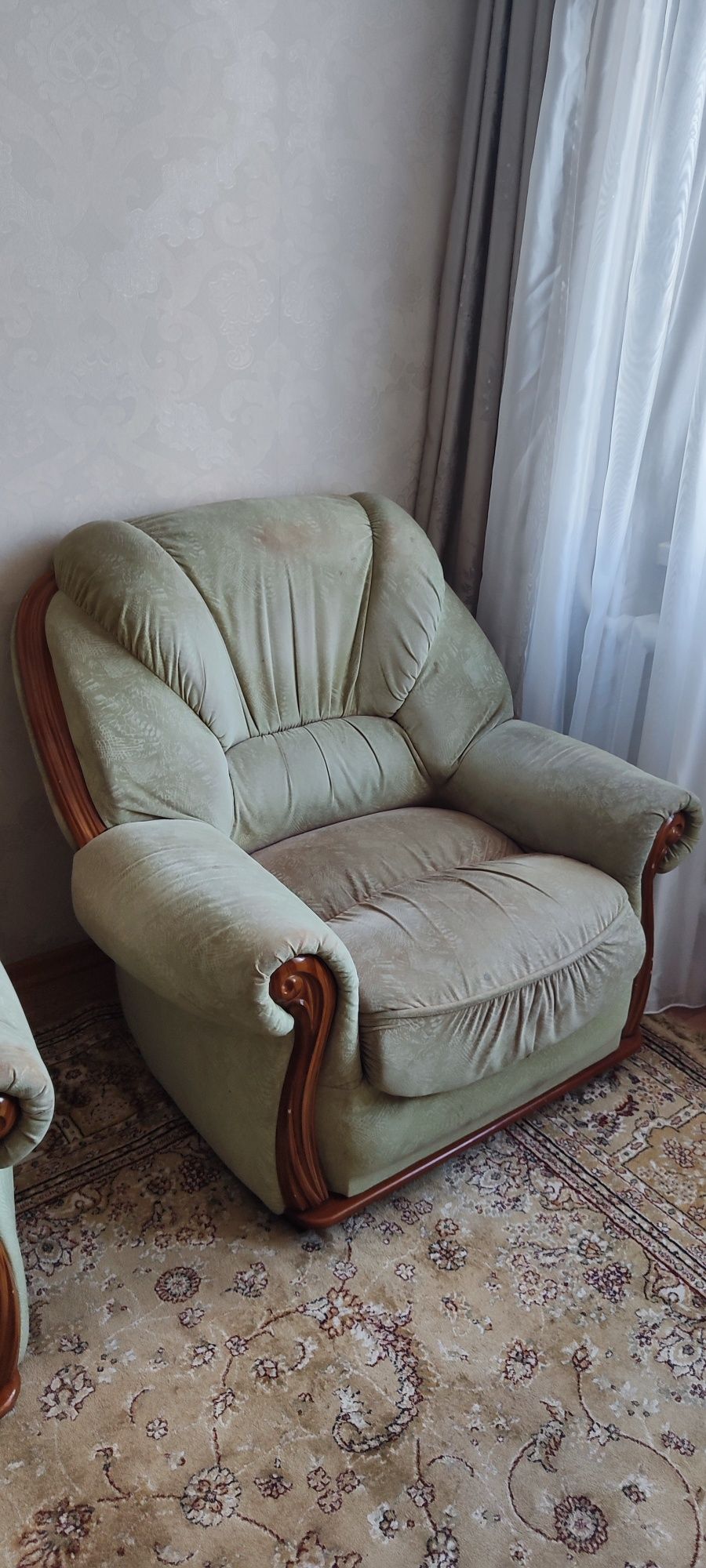 Продам диван с креслами