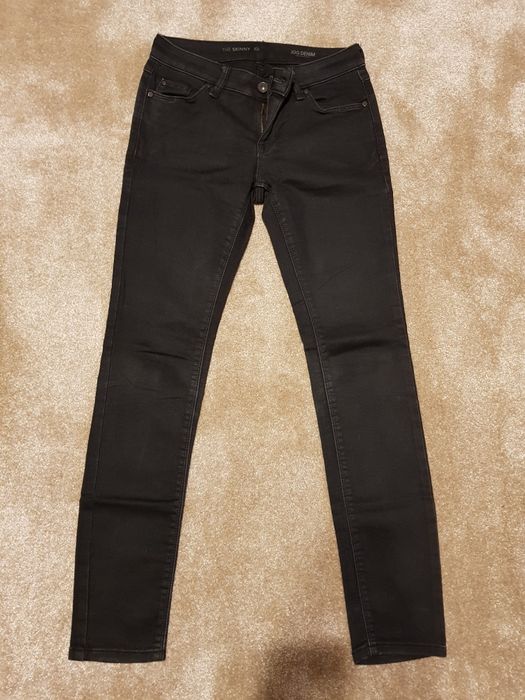 10 pantaloni tip blugi