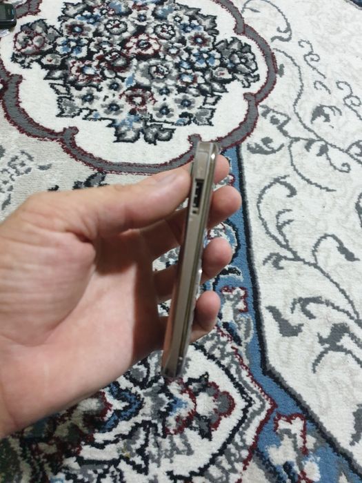 Nokia E72 gold sotladi