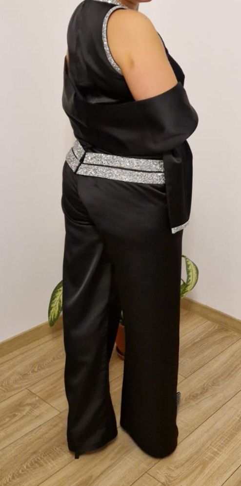 Rochie de seară neagră, material neşifonabil