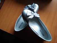 Нови сребърни обувки