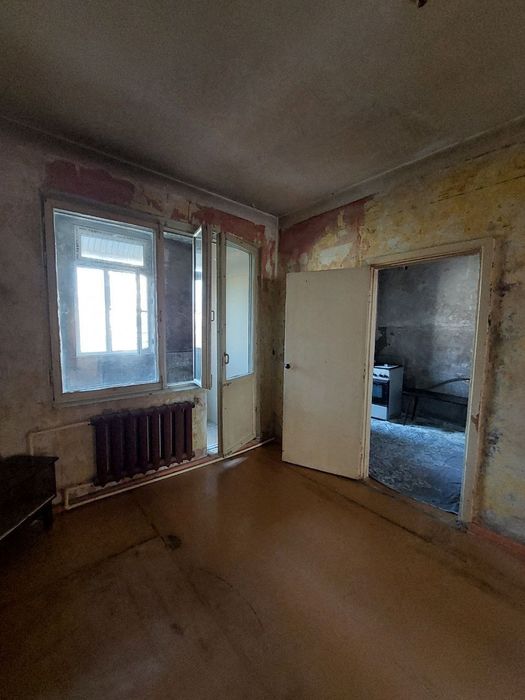 Срочно Продам Чиланзар Квартал 20 . 2/4/4 Балкон 1.5 ×6