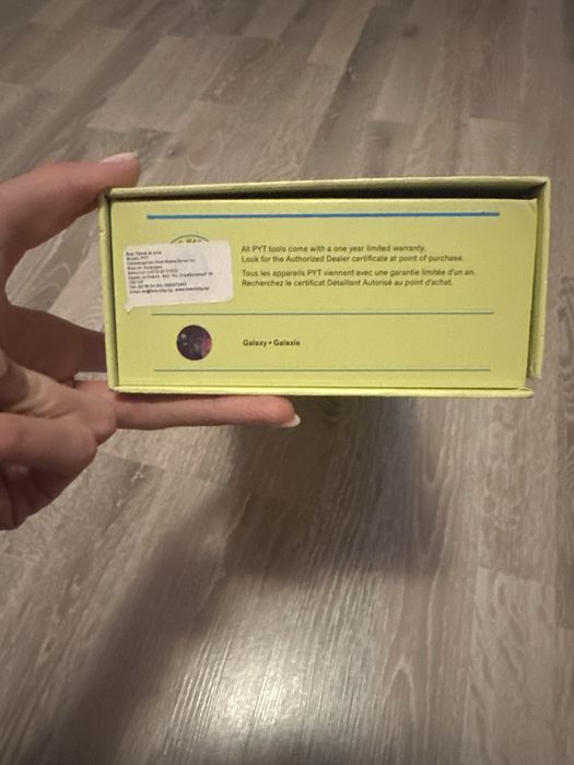 Преса за коса с кутия и документи