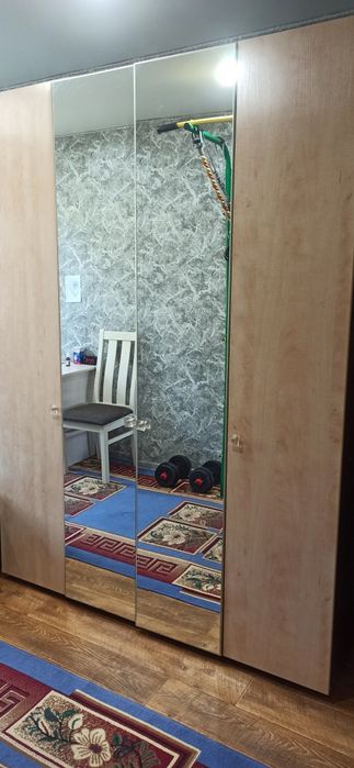 Продам большой шкаф