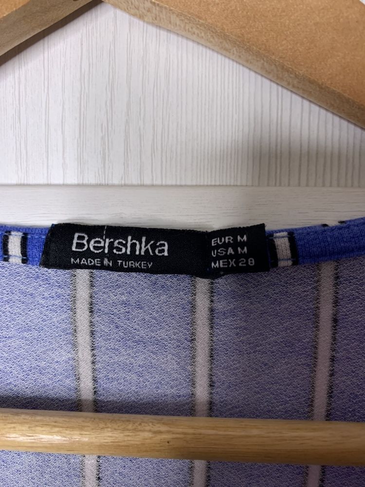 Bershka блуза с в-деколте