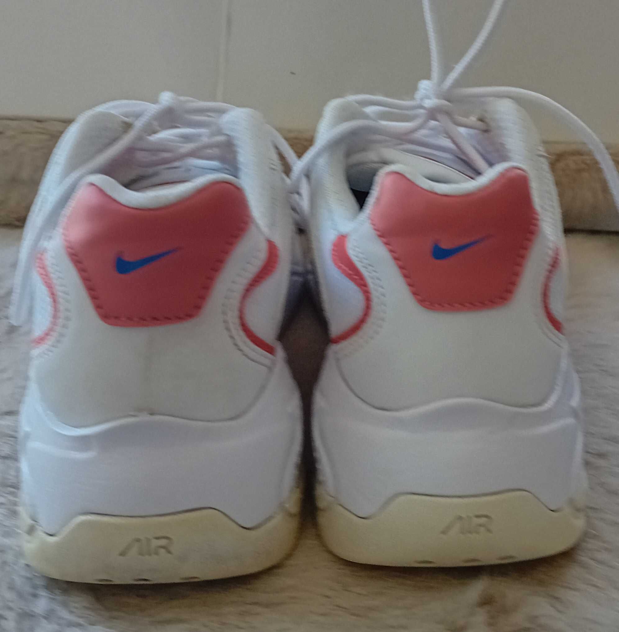 Маратонки найк NIKE
