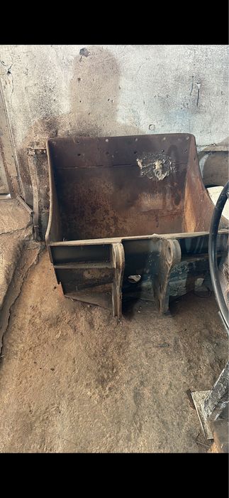 Vand 2 cupe de buldoexcavator 30 cm si 90
